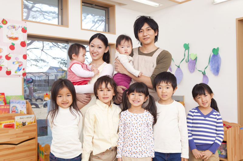 春日井市の八田川の近くで、0歳児から2歳児までを受け入れている、職員数18名の保育所です。