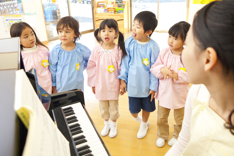 様々な専門講師による幼児教育を行ってる、名古屋市北区の幼稚園です。